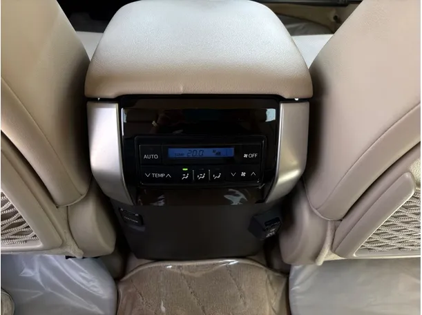 Car image 29
