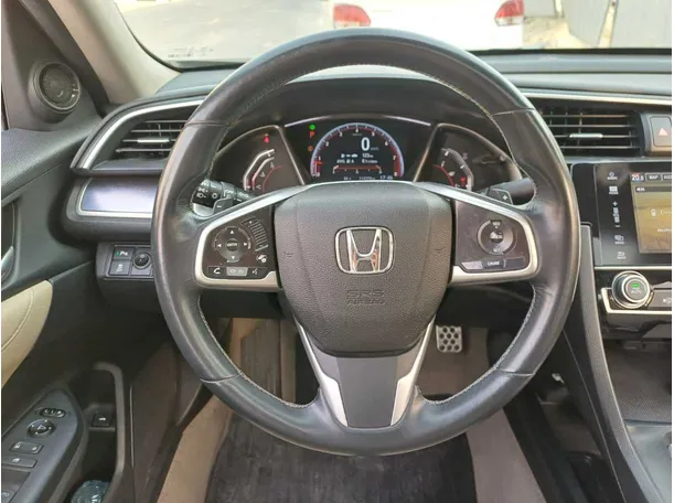 Car image 17