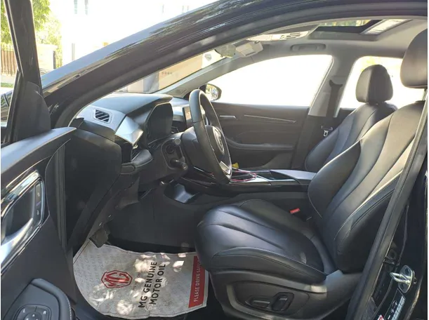 Car image 12