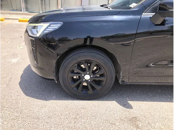 Car image 9