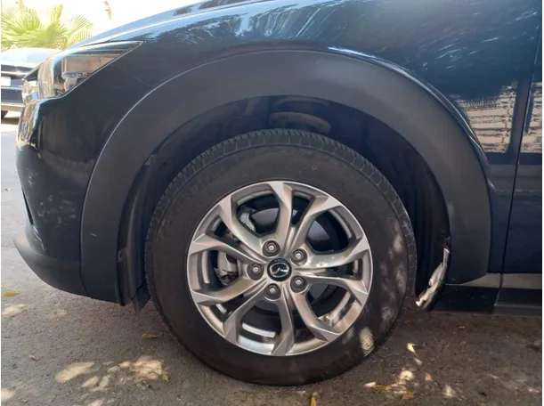 Car image 9