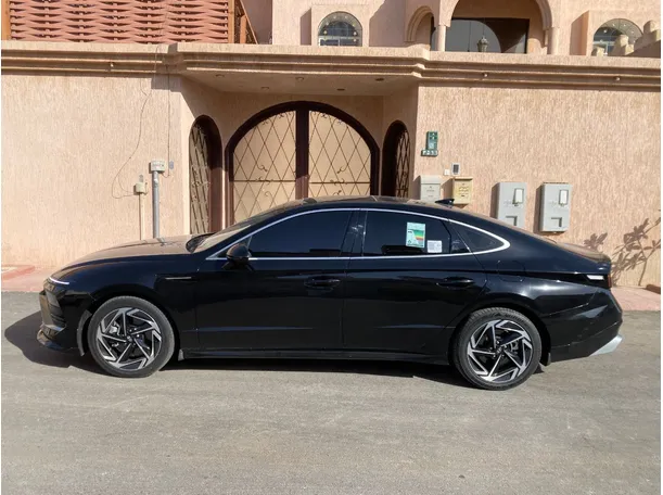 Car image 8
