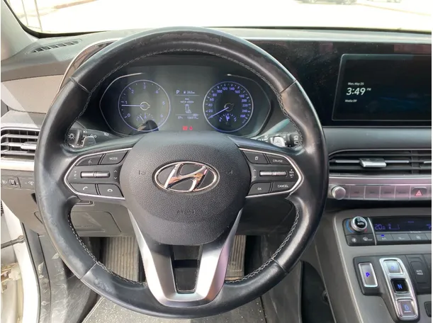 Car image 17