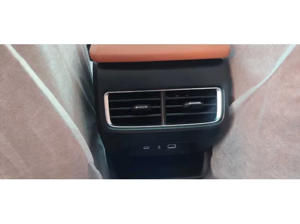 Car image 28