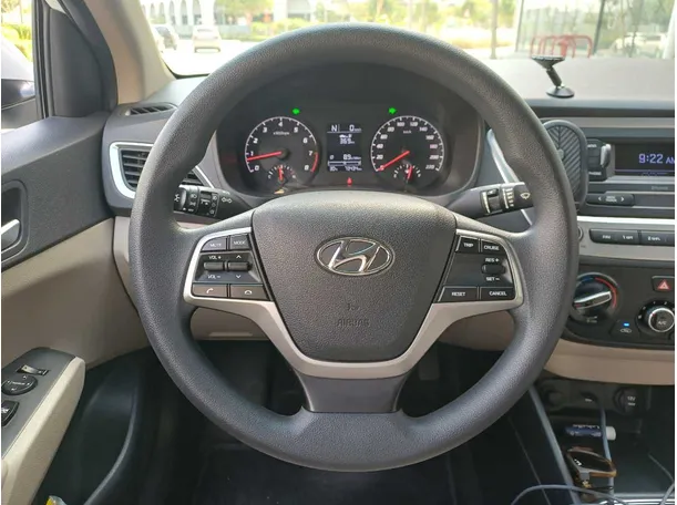 Car image 18