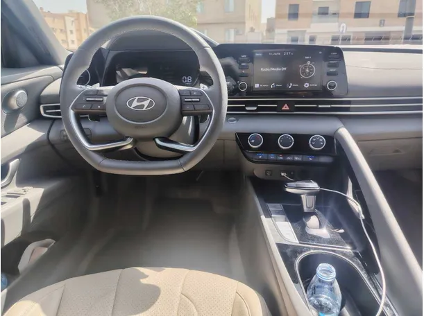 Car image 19