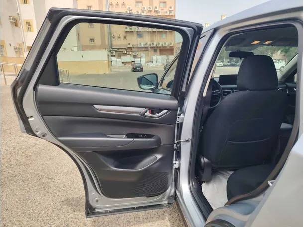 Car image 14