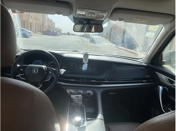 Car image 19