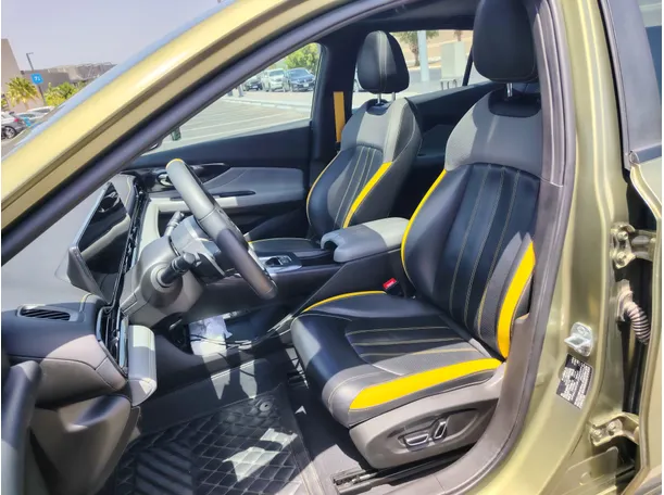 Car image 12