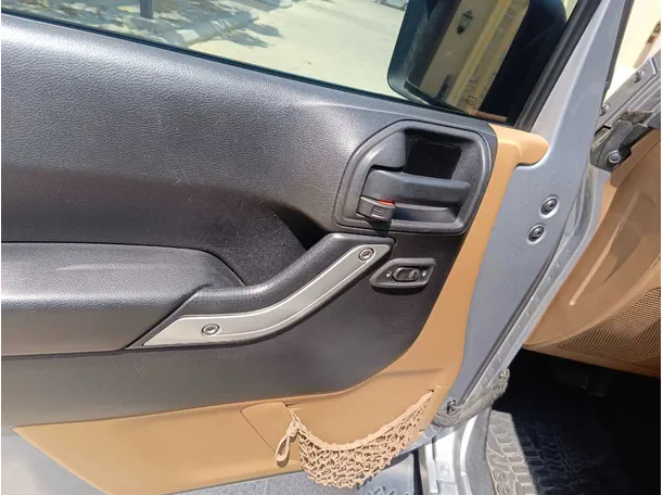 Car image 28