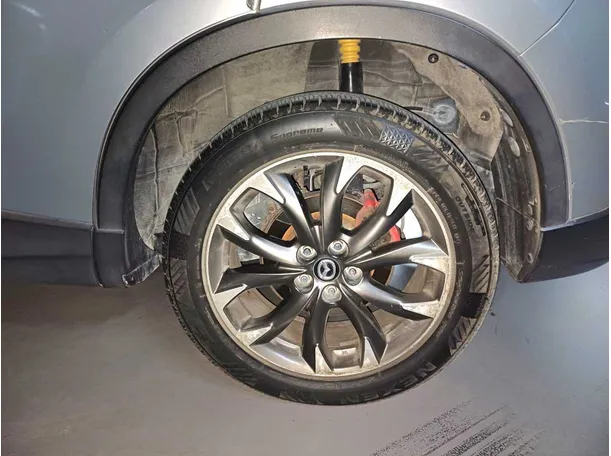 Car image 9