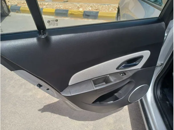 Car image 13