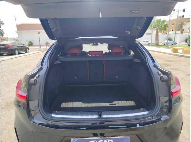 Car image 24