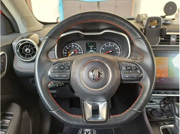 Car image 18