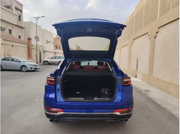 Car image 24
