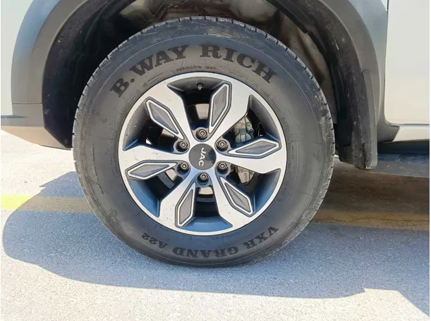 Car image 11