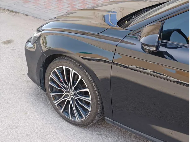Car image 9
