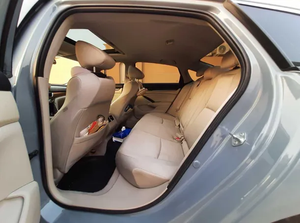 Car image 13