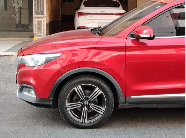 Car image 9
