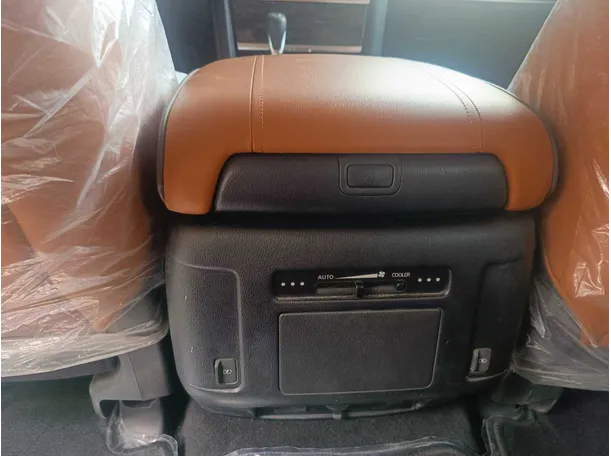 Car image 25