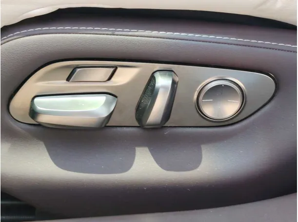 Car image 37