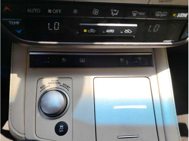 Car image 34