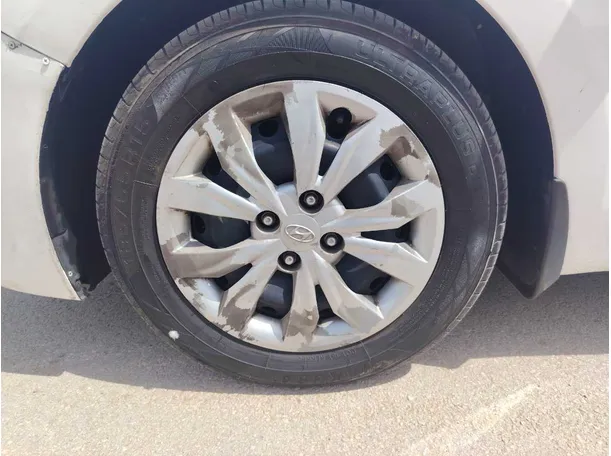 Car image 10