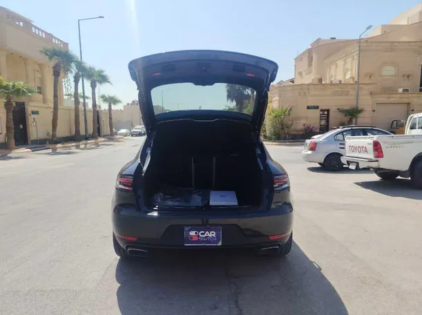 Car image 23