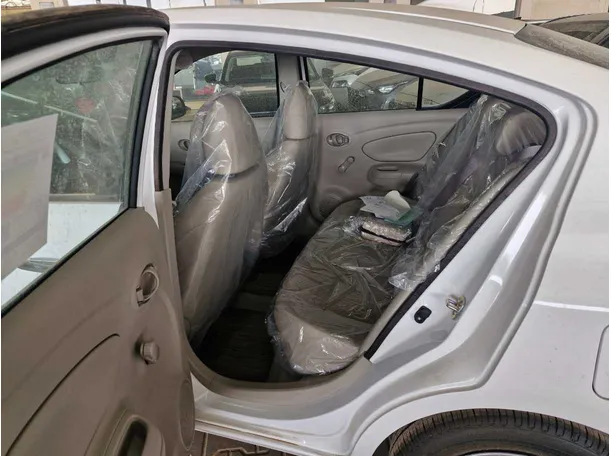 Car image 7