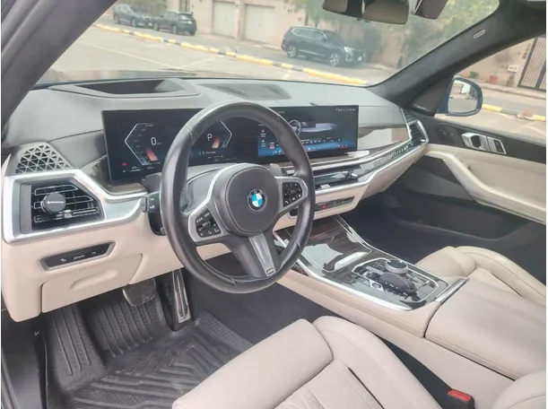 Car image 25