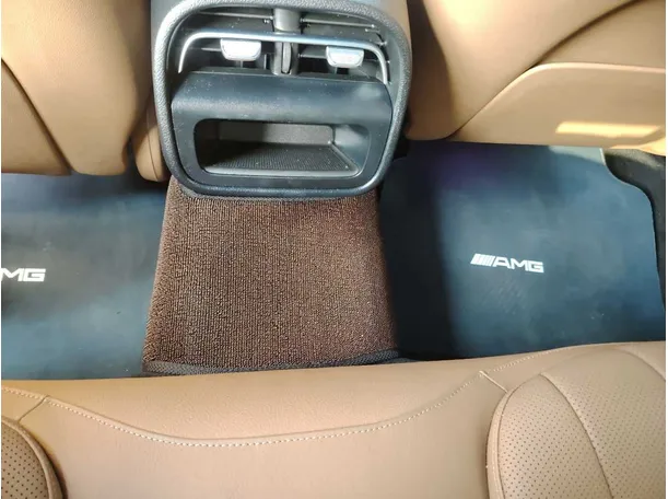 Car image 32