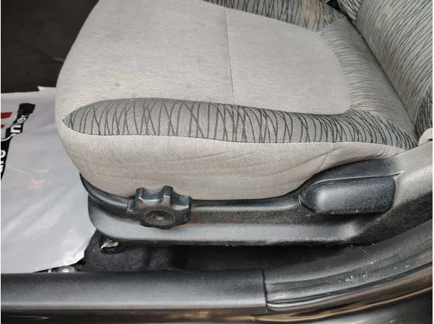 Car image 35