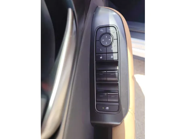 Car image 28
