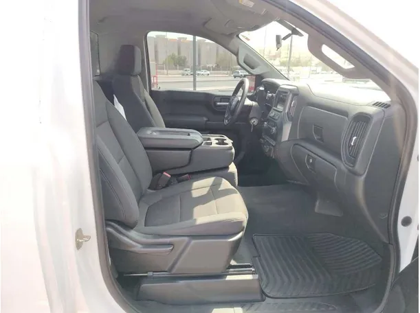 Car image 19