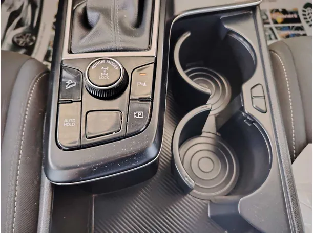Car image 25