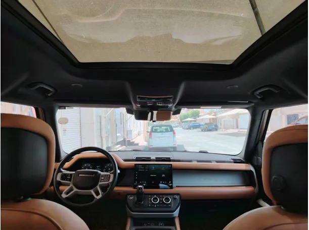 Car image 17