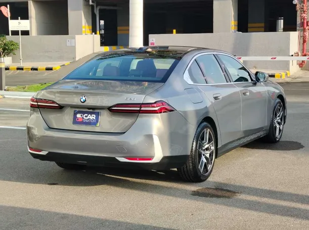 Car image 5