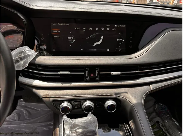 Car image 19