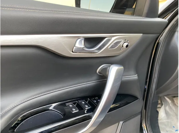Car image 28