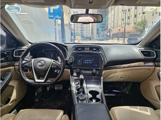 Car image 17