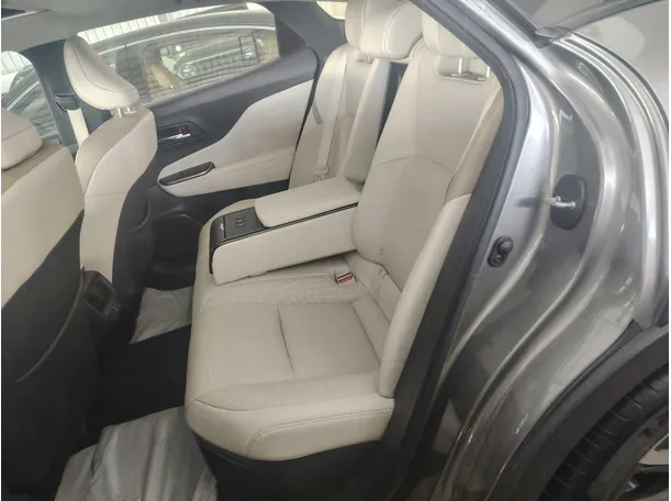 Car image 24