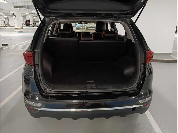 Car image 19