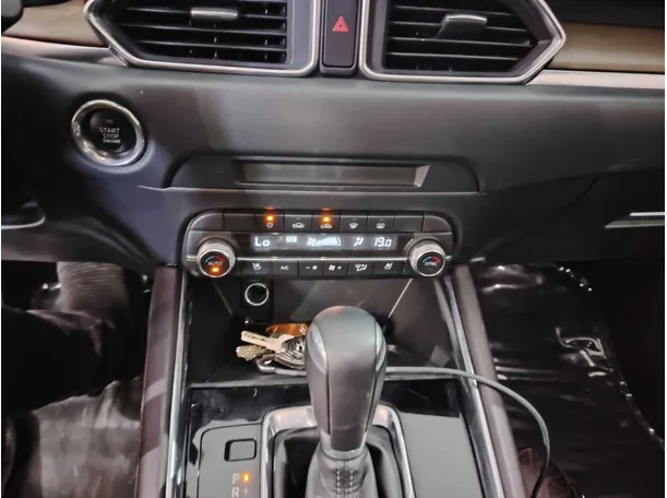Car image 26