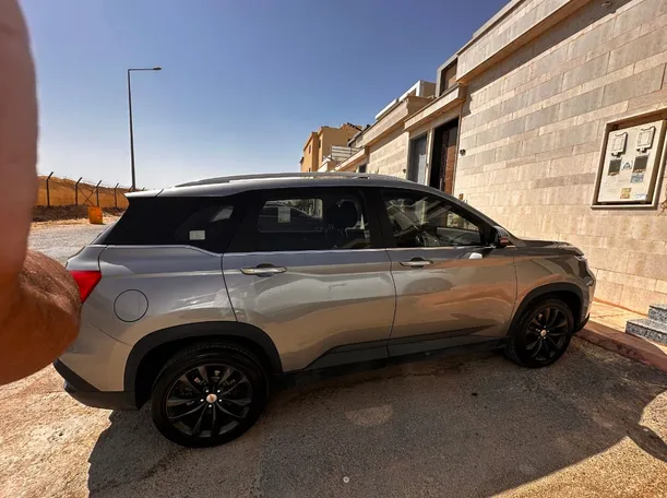 Car image 4