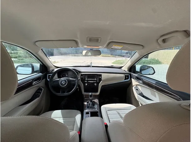 Car image 14