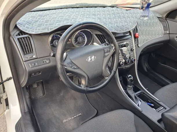Car image 11