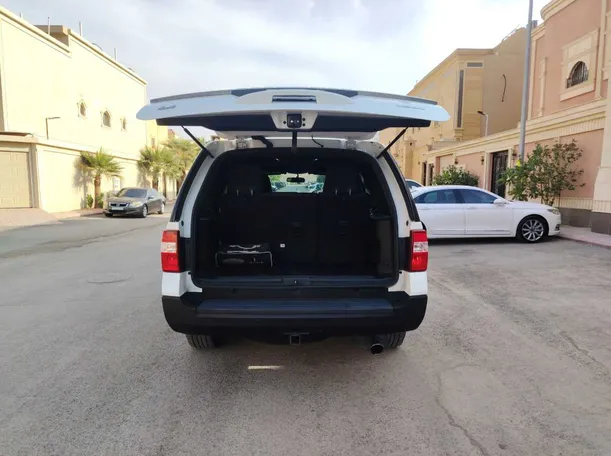 Car image 27