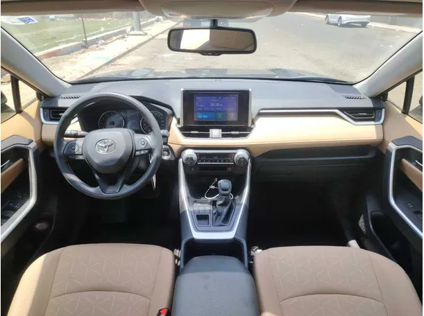 Car image 19