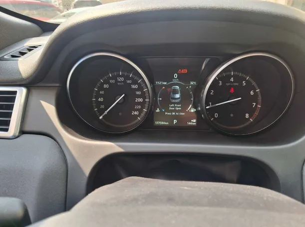 Car image 18