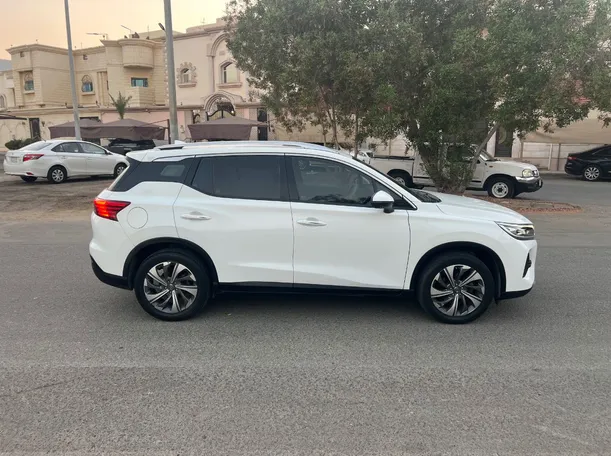 Car image 4
